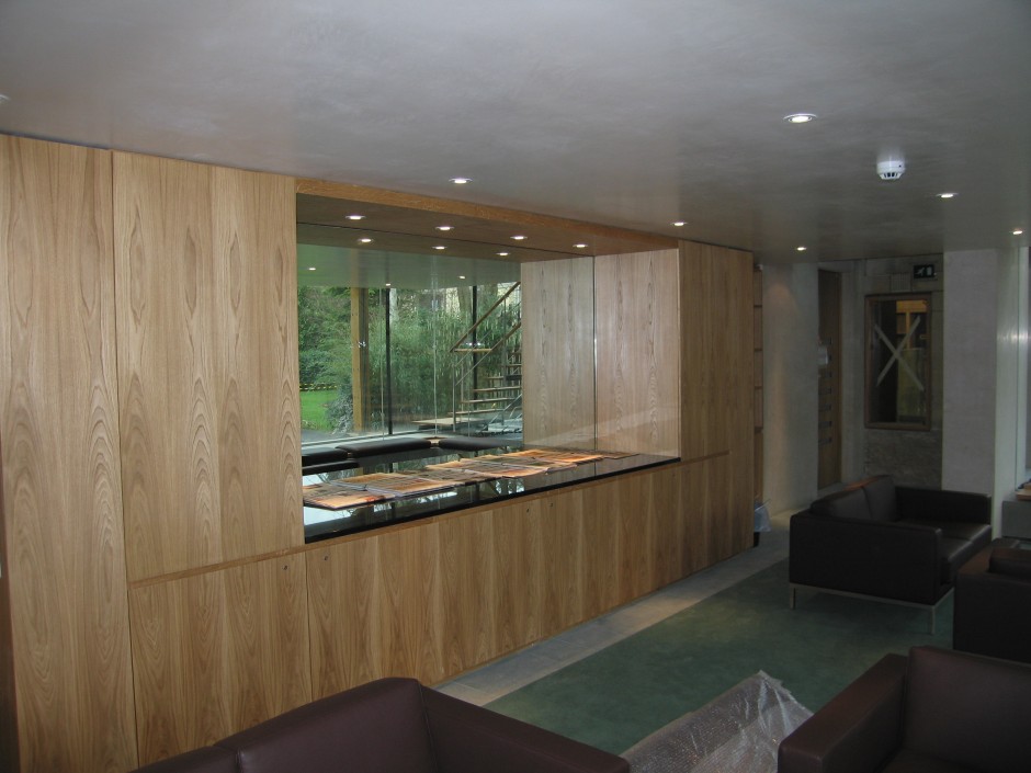 Oak veneered panelling and credenza