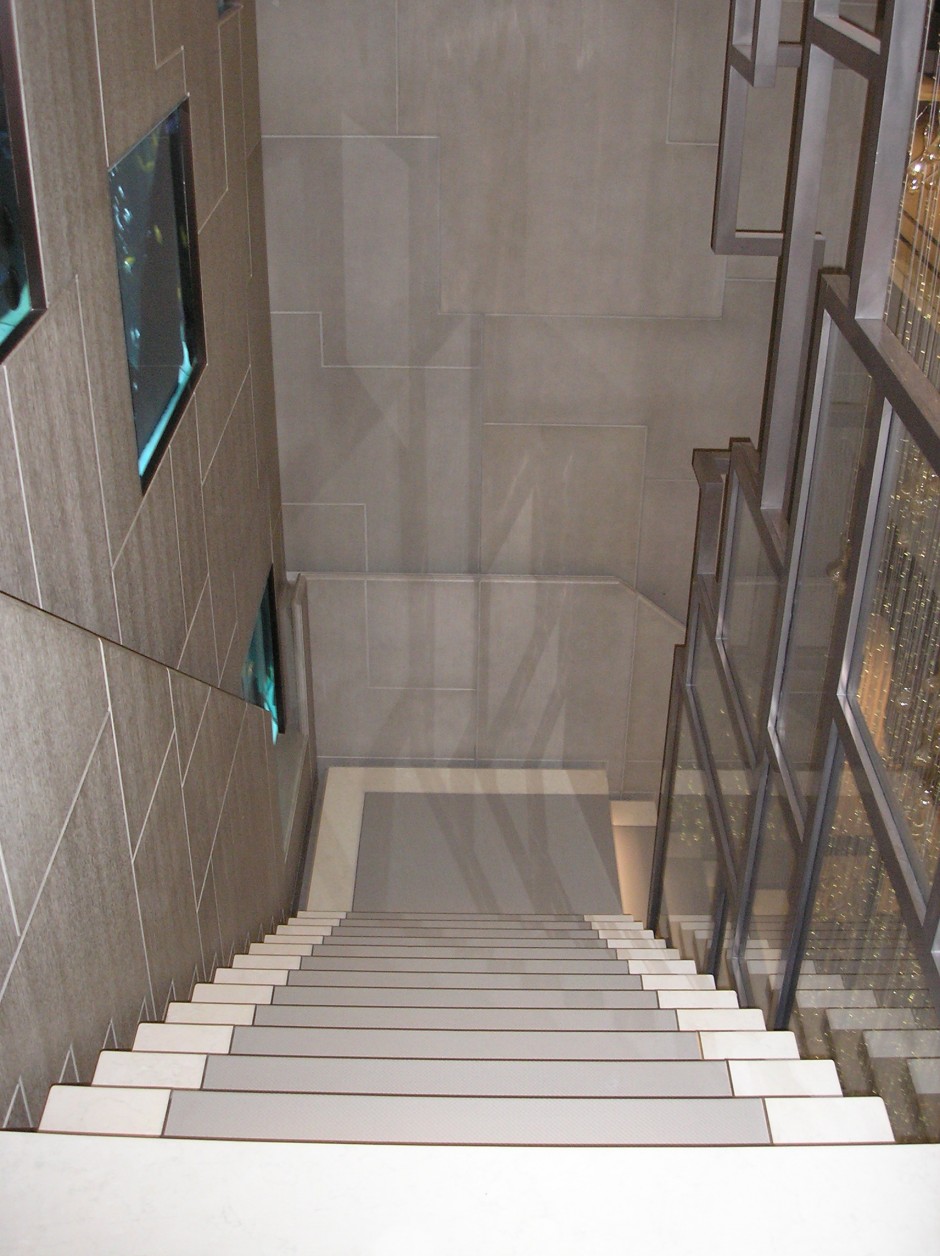 Stone stairs with veneered side panels
